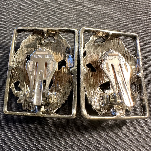 VINTAGE SARA COV BIG  IN THE SECRET GARDEN SILVERTONE CLIP-ON EARRINGS 1960-70'S - Picture 2 of 4